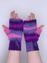 Load image into Gallery viewer, Crochet purple fingerless gloves - one size
