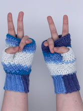 Load image into Gallery viewer, Crochet blue fingerless gloves with heart - one size
