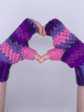 Load image into Gallery viewer, Crochet purple fingerless gloves - one size
