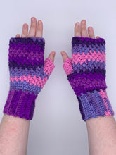 Load image into Gallery viewer, Crochet purple fingerless gloves - one size
