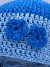 Load image into Gallery viewer, Crochet two-tone blue beanie hat with flower detail - Size Teen/small adult
